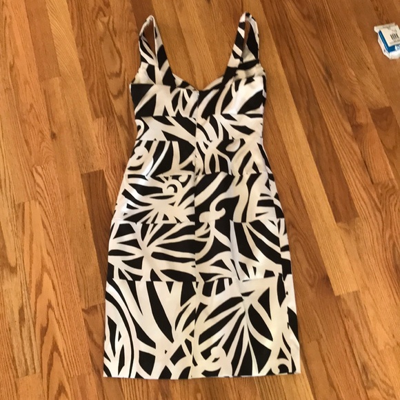 Black and white pattern dress - Picture 3 of 4